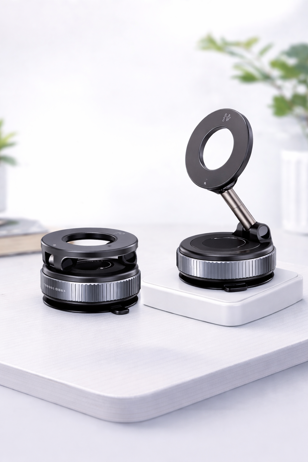 Latest Universal 360 Degree Magnetic Car Mobile Phone Holder with Strong Vacuum Suction Magnetic Car & Desk Stand