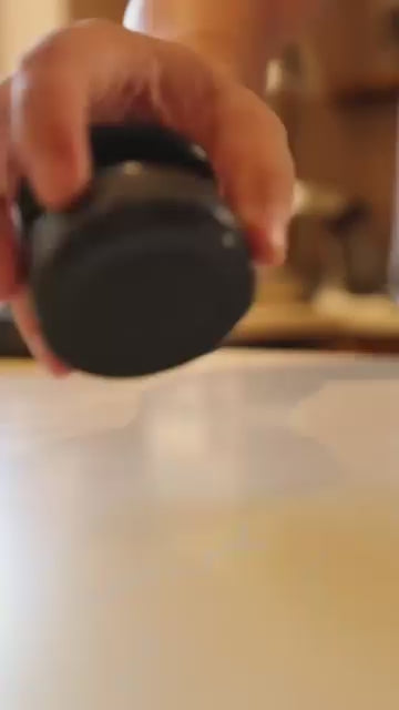 Latest Universal 360 Degree Magnetic Car Mobile Phone Holder with Strong Vacuum Suction Magnetic Car & Desk Stand